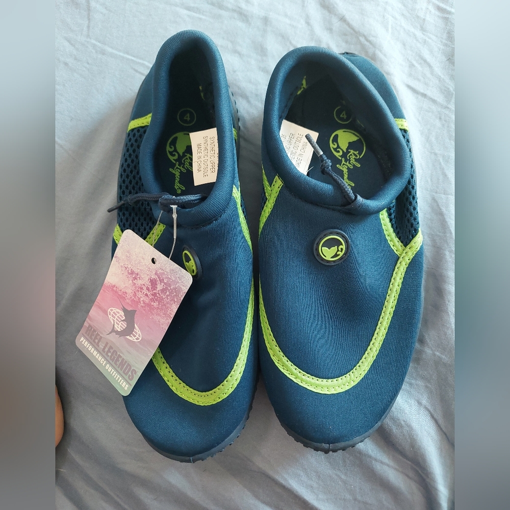 NWT Reel Legends Boys Water Shoes Sz 4 Navy Blue, Green Trim